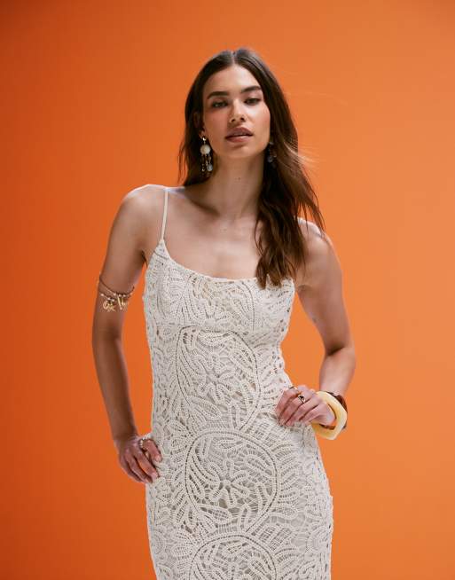 Vestido largo beis de croché de Bardot, 3 de 4