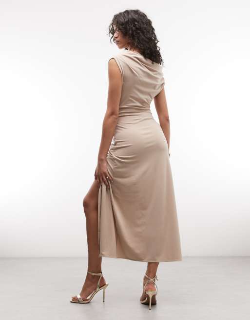 Vestido largo beis drapeado con cuello barco y detalle de hebilla de punto liso de & Other Stories, 3 de 4