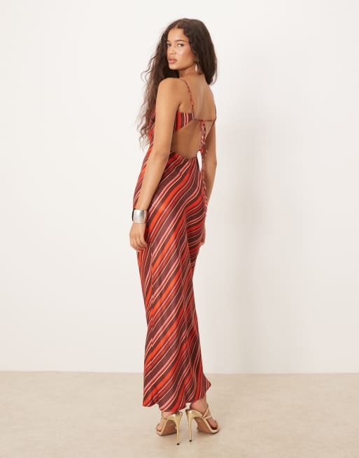 Vestido largo bermellón a rayas con lazada en la espalda de satén de ASOS DESIGN, 4 de 4