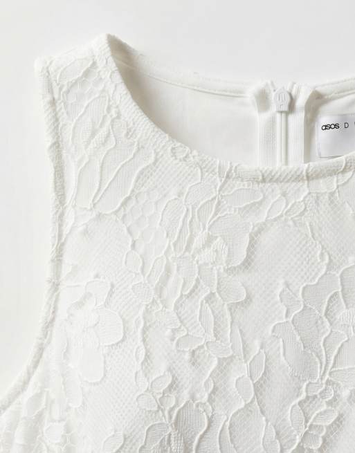 Vestido largo blanco con cuello alto y espalda de nadadora de encaje de ASOS DESIGN, 7 de 7