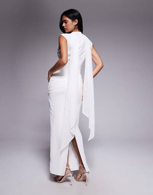 Vestido largo blanco con detalle de fular, cuello desbocado drapeado y cintura drapeada de Aria Cove, 4 de 4