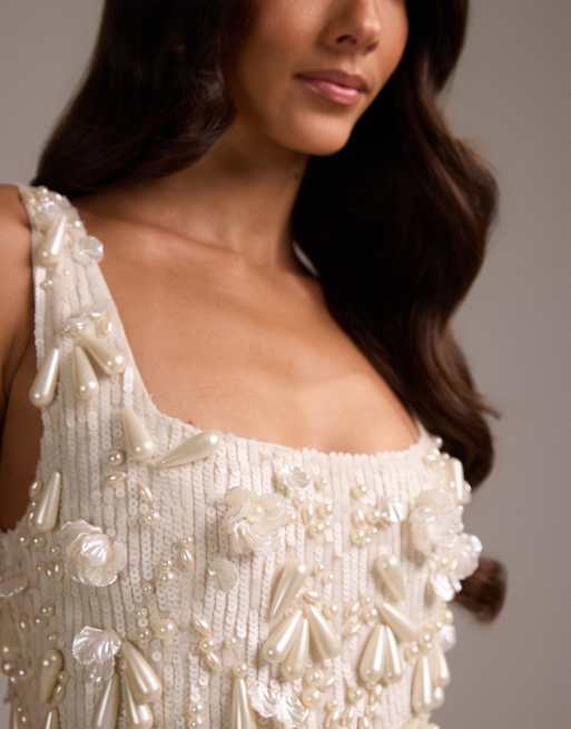 Vestido largo blanco marfil con escote cuadrado, flecos de cuentas e incrustaciones de perlas de ASOS DESIGN, 3 de 5