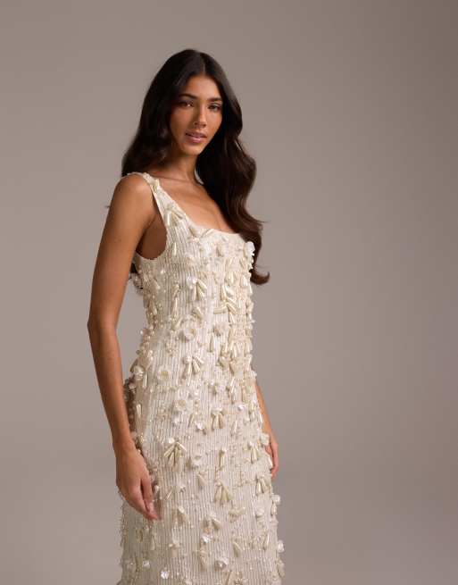 Vestido largo blanco marfil con escote cuadrado, flecos de cuentas e incrustaciones de perlas de ASOS DESIGN, 4 de 5