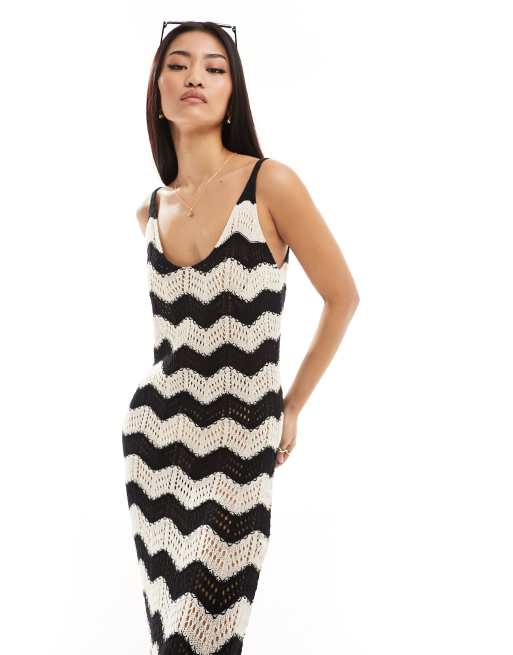 Vestido largo blanco y negro con diseño de chevrón de croché de New Look, 4 de 4