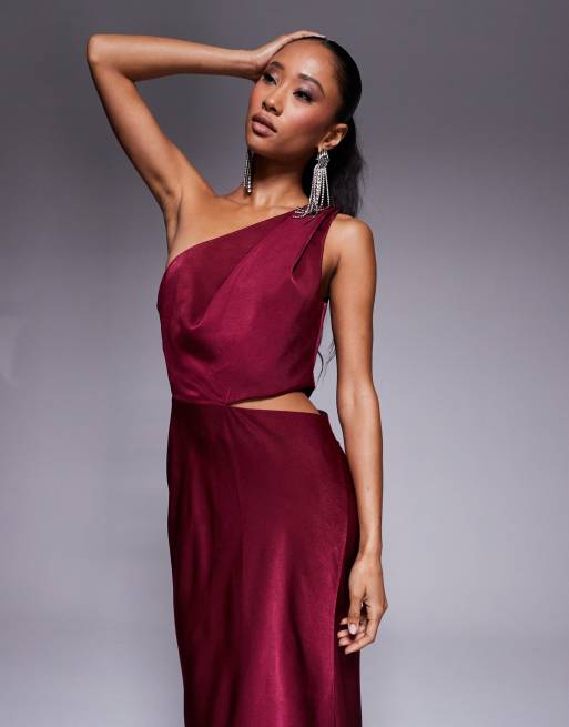 Vestido largo burdeos con abertura y tirante retorcido de satén de - Main Image