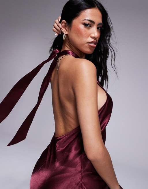 Vestido largo burdeos con cuello halter subido anudado de satén de ASOS DESIGN, 2 de 4