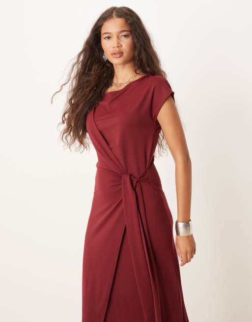 Vestido largo burdeos cruzado con mangas de casquillo y lazada delantera de ASOS DESIGN, 3 de 4