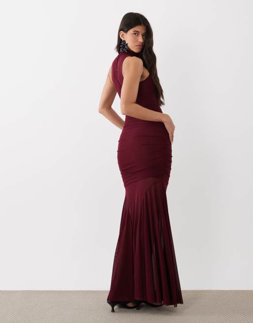 Vestido largo burdeos moldeador de corte sirena sin mangas con cuello alto y bajo transparente de malla de Ruched & Ready, 2 de 4