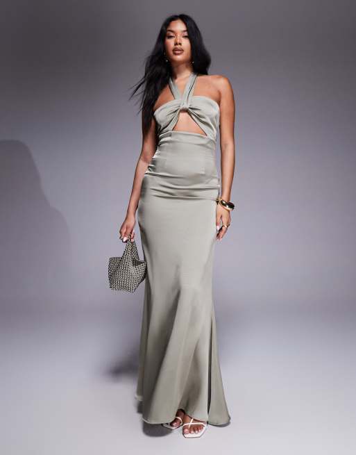 Vestido largo caqui con cuello halter y detalle de abertura delantera con nudo de satén de Aria Cove