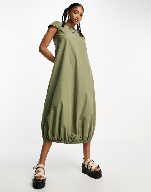 Vestido largo caqui con diseño abullonado de COLLUSION