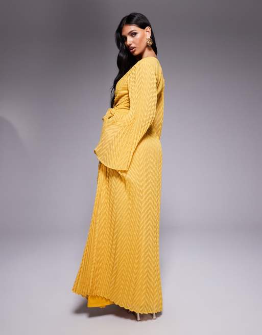 Vestido largo color caléndula cruzado y plisado de jacquard de TFNC, 4 de 4