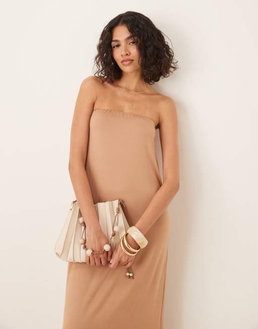 Vestido largo color camel con escote palabra de honor de ASOS DESIGN