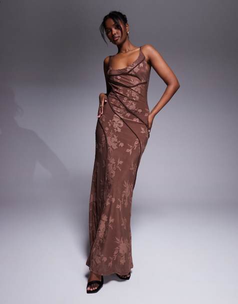 Vestido largo color chocolate con escote asimétrico y detalle de costuras a la vista de devoré de ASOS DESIGN - view 1