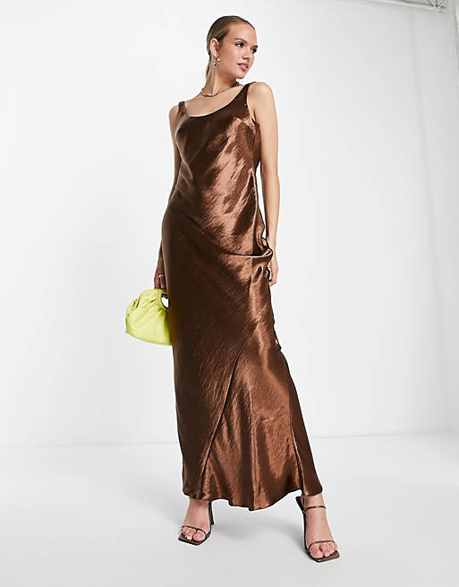 Vestido largo color chocolate con espalda escotada y abertura de ASOS  DESIGN | ASOS