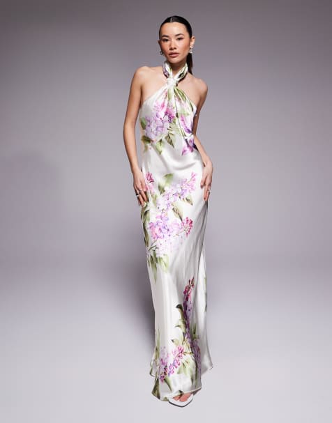 Vestido largo color crema con cuello halter y estampado floral de satén de Forever New Petite - view 1