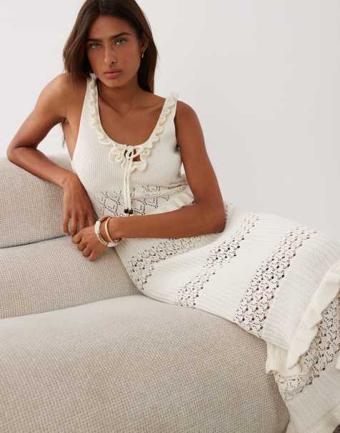 Vestido largo color crema con detalle de volantes de croché de Miss Selfridge - view 1