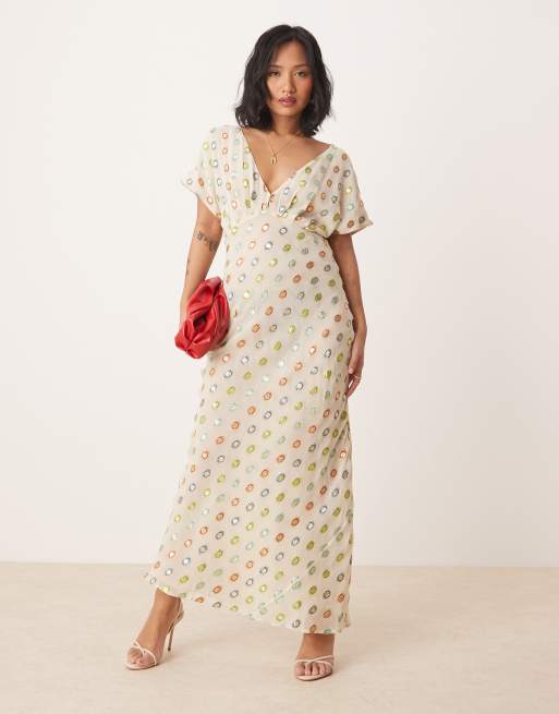 Vestido largo color crema con estampado multicolor y dorado metalizado de Never Fully Dressed Petite
