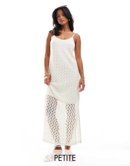 Vestido largo color crema de punto con capa exterior de croché de Vero Moda Petite