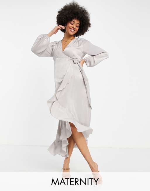 Vestido largo color gris ceniza de manga larga con diseño cruzado de satén de Flounce London Maternity