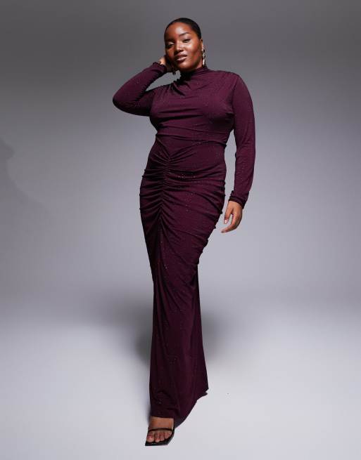 Vestido largo color guinda con escote pronunciado, abertura hasta el muslo y abalorios de TFNC Plus