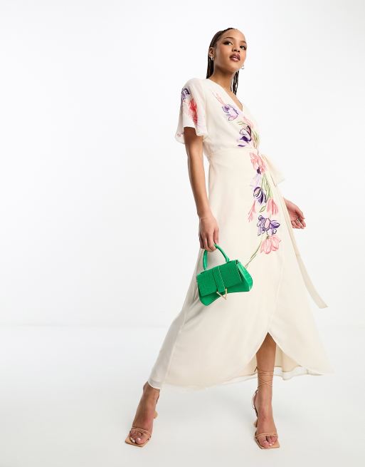 Vestido largo color marfil con bordados de flores de Hope & Ivy