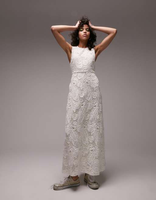 Vestido largo color marfil con espalda abierta y bordados premium de Topshop