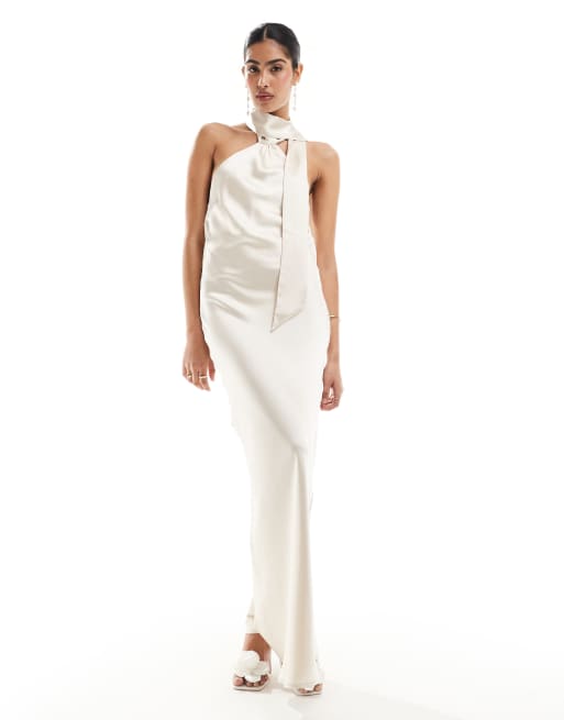 Vestido largo color marfil con espalda abierta y fular de satén Hen de Pretty Lavish