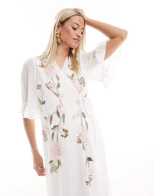 Vestido largo color marfil cruzado con bordados de Hope & Ivy Maternity, 4 de 4