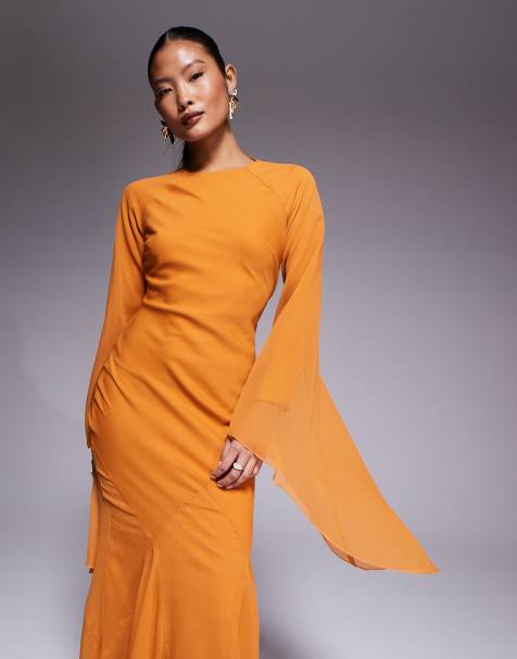Vestido largo color melocotón tostado con mangas de volantes extragrandes y falda con insertos de godets de ASOS DESIGN Petite - view 1