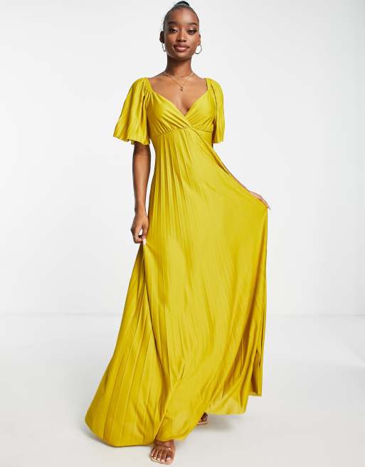 Vestido largo color mostaza plisado con manga de casquillo y detalle retorcido en la espalda de ASOS DESIGN ASOS