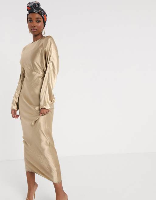 Vestido largo color ostra con mangas murciélago de corte al bies de satén de ASOS DESIGN