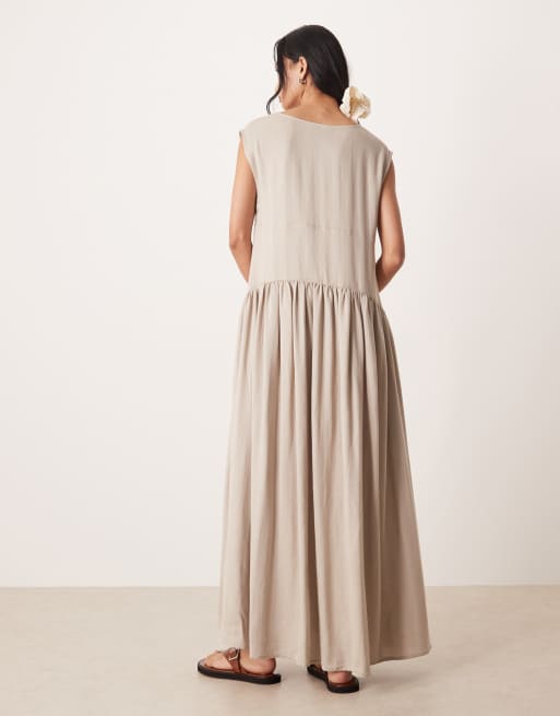 Vestido largo color piedra extragrande con cuello de pico pronunciado de ASOS DESIGN, 4 de 4