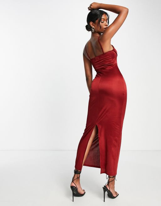 Vestido largo color vino con cuello desbocado de satén de ASOS DESIGN, 2 de 4