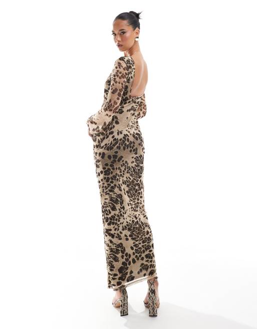 Vestido largo con estampado animal, espalda escotada y mangas ángel de malla de ASOS DESIGN, 2 de 4