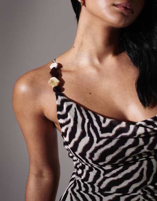Vestido largo con estampado de cebra, cuello desbocado y forro de malla de South Beach, 3 de 4