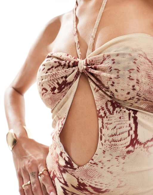 Vestido largo con estampado de serpiente, cuello halter, abertura y bajo asimétrico de malla de Murci, 4 de 4