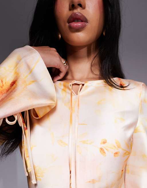 Vestido largo con estampado floral abstracto de satén de Daska, 3 de 4