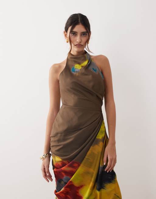 Vestido largo con estampado floral abstracto y cuello halter de ARRANGE, 3 de 4