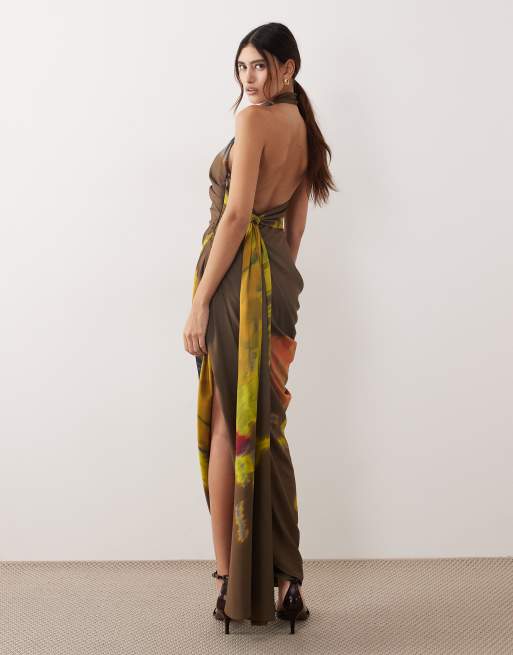 Vestido largo con estampado floral abstracto y cuello halter de ARRANGE, 4 de 4
