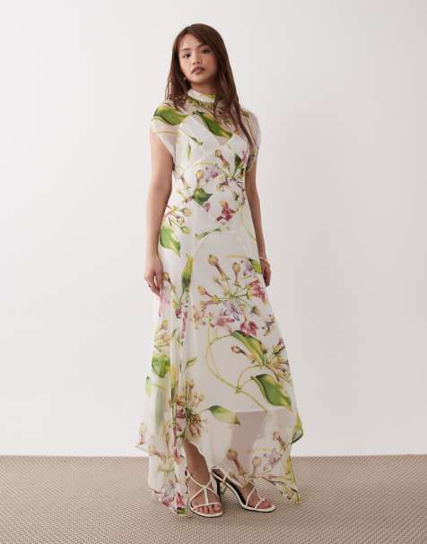 Vestido largo con estampado floral grande, cuello alto y bajo de picos de chifón de ASOS DESIGN Petite - view 1