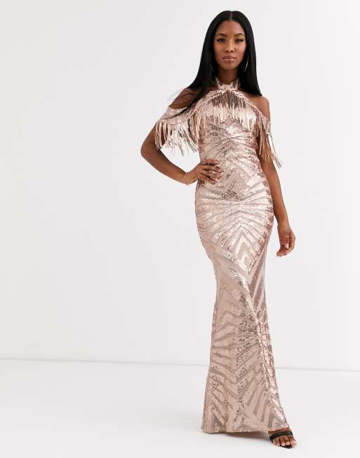 Vestido largo con hombros descubiertos, detalle de borla y lentejuelas en dorado de Goddiva