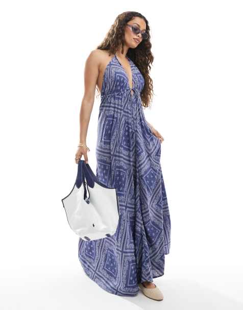 Vestido largo con vuelo, estampado de bandana y cuello halter de Miss Selfridge Petite - view 1