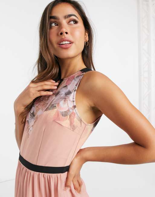 Vestido largo de color melocotón con estampado de flores de Little Mistress, 3 de 4