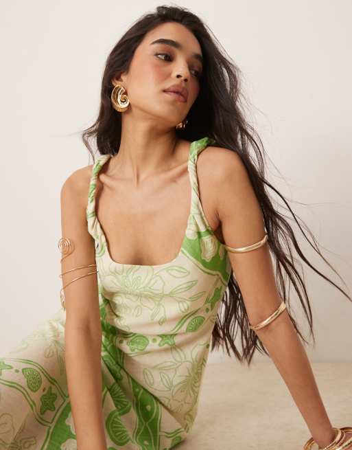 Vestido largo de corte al bies con estampado de mosaico y tirantes retorcidos de tejido efecto lino de ASOS DESIGN , 4 de 4