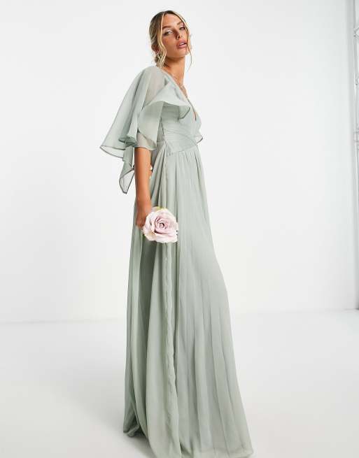Vestido largo de dama de honor color oliva con mangas capa, cuerpo fruncido y cintura cruzada de ASOS DESIGN