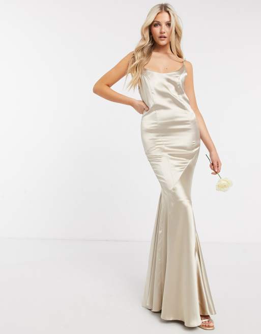 Vestido largo de dama de honor con cuello ancho, falda con paneles y botones en la parte posterior en satén de ASOS DESIGN