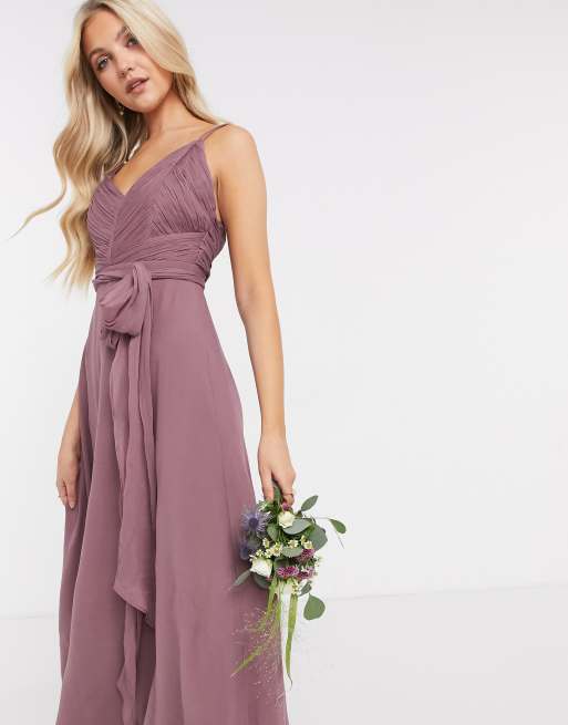 Vestido largo de de honor malva empolvado con tirantes, cuerpo fruncido y lazo la cintura de ASOS DESIGN | ASOS