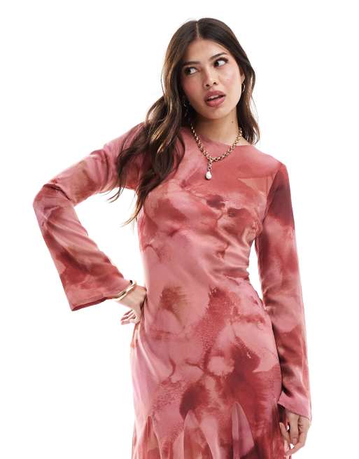 Vestido largo de manga larga con estampado difuminado y bajo de godets de ASOS DESIGN, 2 de 4
