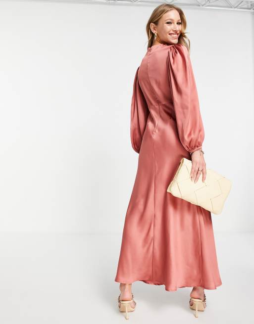 Vestido largo de tarde rosa con cuello desbocado y mangas abullonadas de satén de ASOS DESIGN, 2 de 4