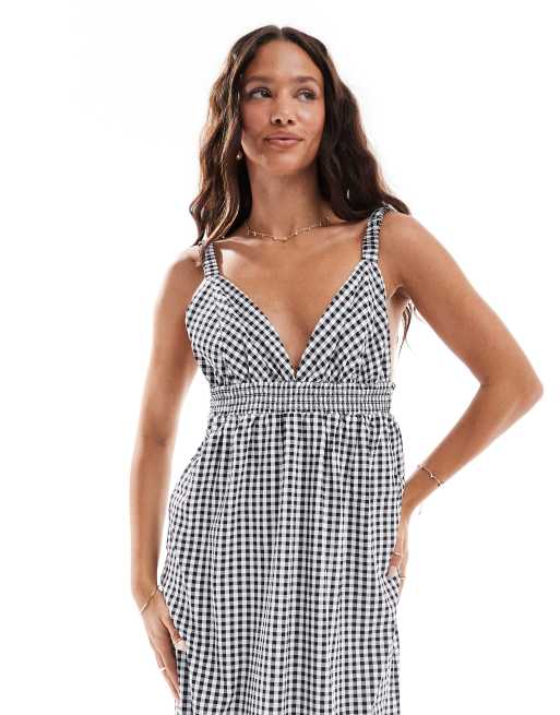 Vestido largo escotado de tirantes a cuadros vichy negros de Vero
